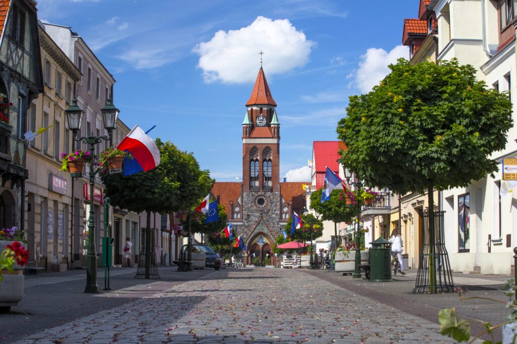 Grodzisk Wielkopolski 001__Ulica Szeroka (fot. Karol Budziński)__Widok deptaku w Gordzisku w stronę Nowego Rynku